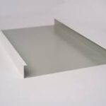 מגשי תקרה לבנים