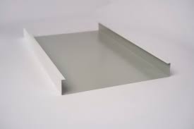 מגשי תקרה לבנים